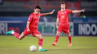 Pemain Persija Jakarta, Rizky Ridho saat menghadapi Borneo FC pada laga pekan ke-7 BRI Liga 1 2023/2024 di Stadion Patriot Candrabhaga, Bekasi, Rabu (9/8/2023). (Bola.com/Bagaskara Lazuardi)