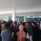 Sebanyak puluhan mahasiswa kedapatan membawa hasil tes PCR palsu di Bandara Halu Oleo Kendari.(Liputan6.com/Foto warga)