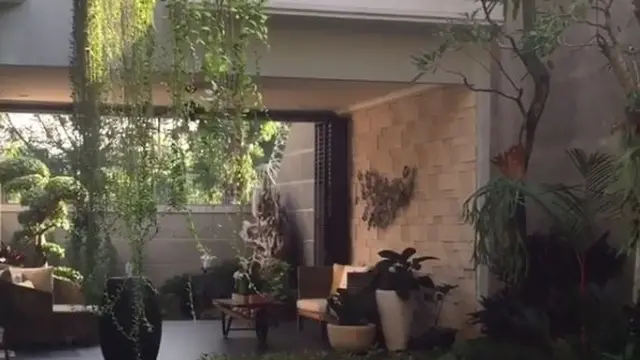Tak Kalah Mewah, Ini 8 Potret Rumah Ibunda Irish Bella yang Megah
