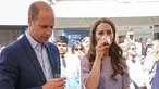 Duke dan Duchess of Cambridge Kate Middleton dan suami Pangeran Williams mencicipi bir lokal selama kunjungan ke Cambridgeshire County Day sebagai bagian dari perayaan Platinum Jubilee Ratu Elizabeth di Newmarket Racecourse (23/6/2022). (AFP/Pool/Paul Edwards)