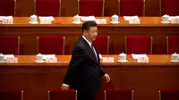 Xi Jinping menghadiri Kongres Rakyat China yang menghapuskan masa jabatan presiden (MARK SCHIEFELBEIN / AP)