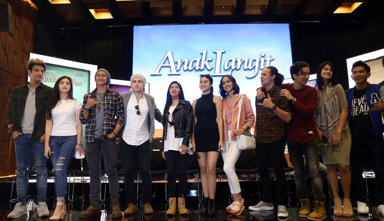 Pidahnya rumah produksi Sinemart ke SCTV juga sekaligus para pemerannya. Seperti Rizky Nazar, Ammar Zoni, Giorgino Abraham, Rifky Balweel, Natasha Wilona, Irish Bella, Citra Kirana, Verrell Bramasta, dan beberapa nama lainnya. (Nurwahyunan/Bintang.com)