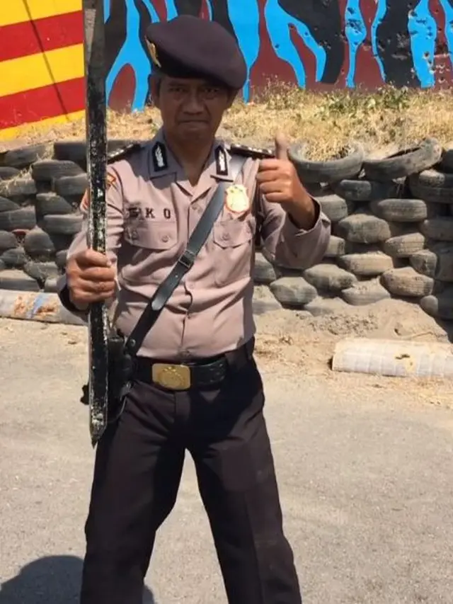[Bintang] Video Masuk Pak Eko Viral, Ini Polisi yang Kocak dan Jago Lempar Berbagai Benda