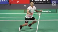 Tunggal putra Indonesia, Jonatan Christie saat melawan pemain Chinese Taipei, Chou Tienchen di final bulutangkis perseorangan Asian Games 2018 di Istora GBK, Jakarta, Selasa (28/8). Jonatan Christie unggul 2-1. (Liputan6.com/Helmi Fithriansyah)