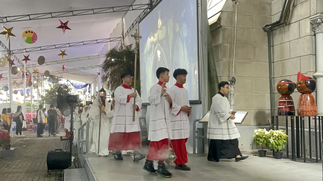 Gereja Katedral Jakarta menggelar tiga misa untuk perayaan Natal pada Rabu (25/12/2024).