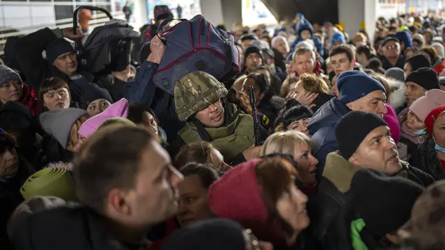 FOTO: Melarikan Diri dari Perang Ukraina