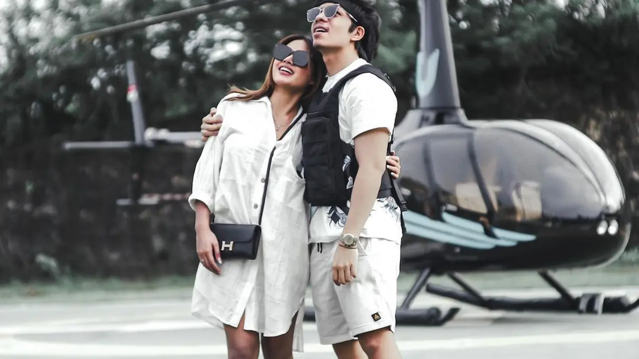 6 Momen Aurel Hermansyah Naik Helikopter, Dapat Kejutan Romantis Dari Atta Halilintar. (Sumber: Instagram/attahalilintar dan Instagram/aurelie.hermansyah)