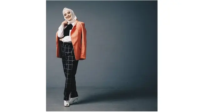 Potret Terbaru Andhara Early Berhijab (sumber: instagram/@andharaearly)