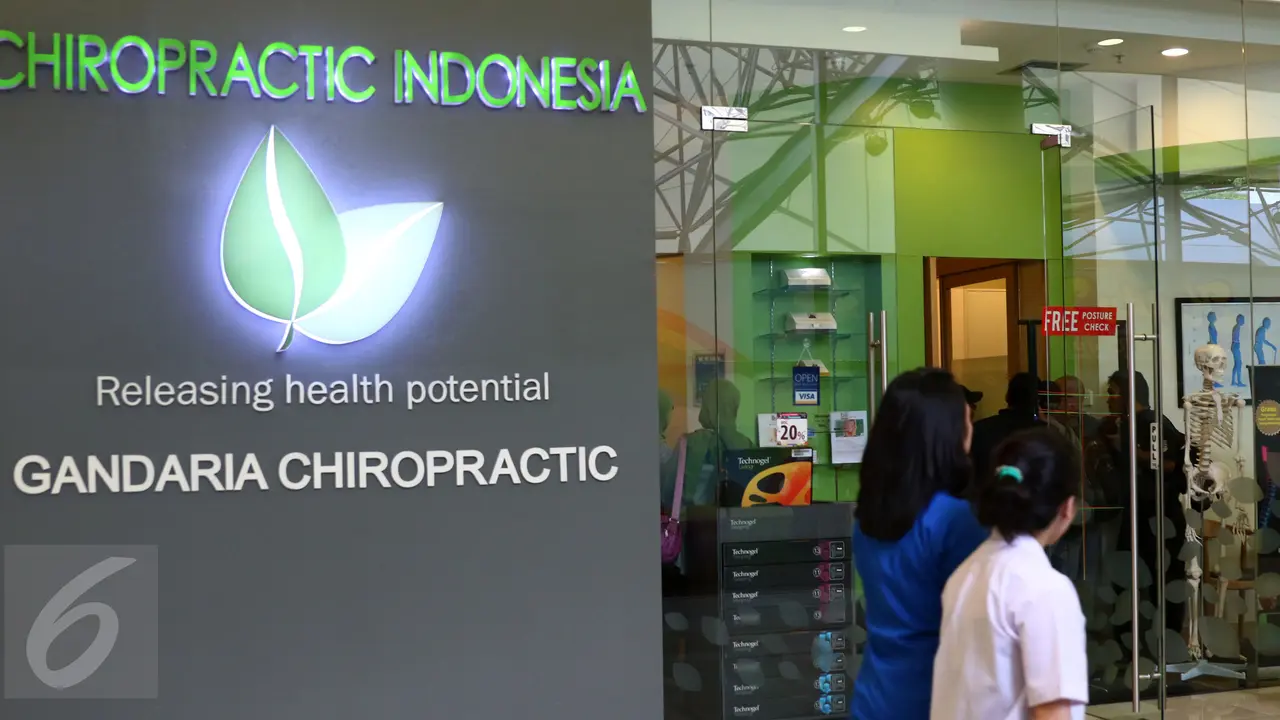 20160111- Petugas Gabungan Geledah Klinik Chiropractic di Gandaria City-Jakarta-Yoppy Renato