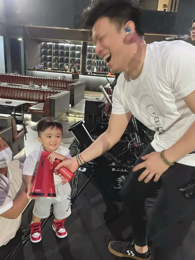 [Fimela] Anak Momo Geisha dan Ariel Noah