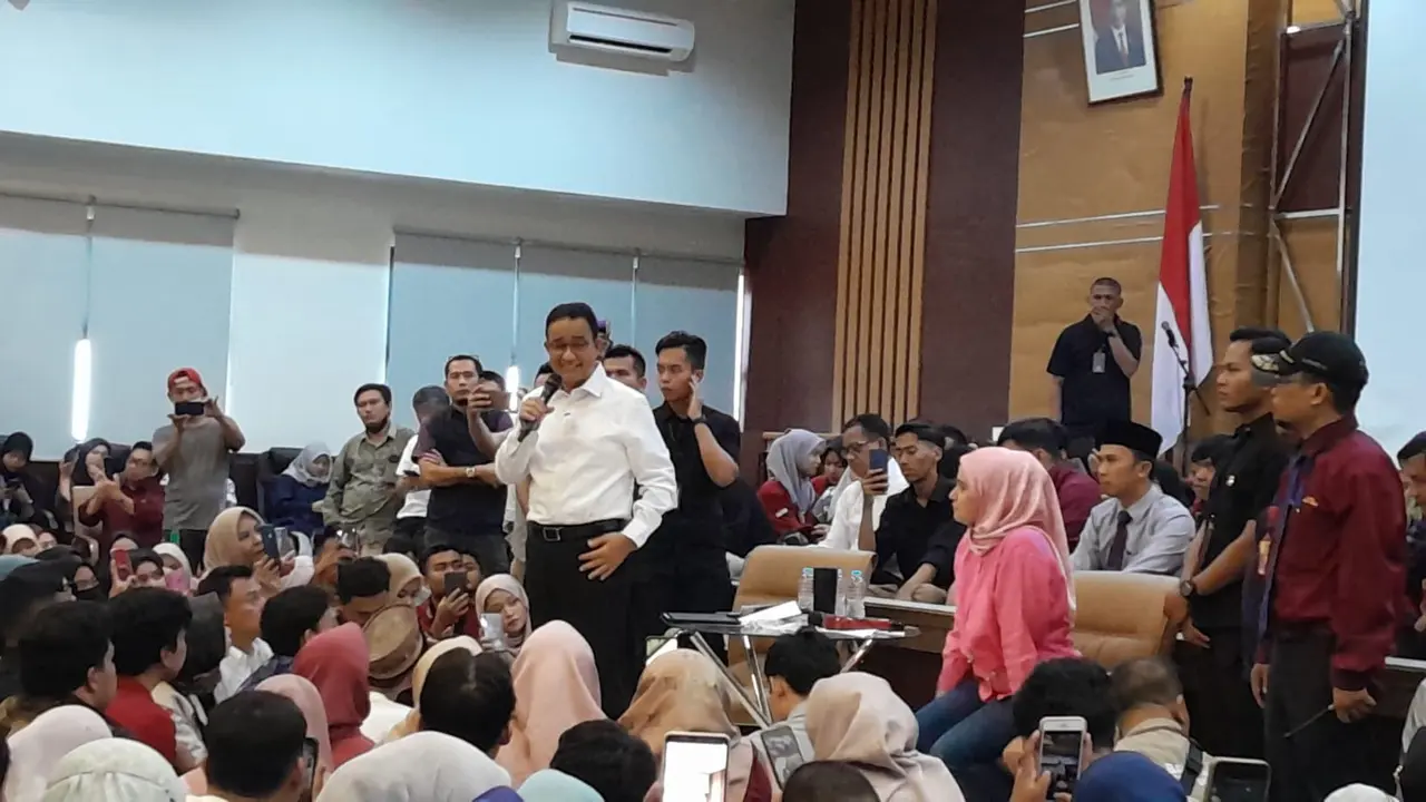 Calon Presiden (Capres) nomor urut satu Anies Baswedan saat hadir dalam uji gagasan di Universitas Bina Bangsa, Serang, Banten, Kamis (21/12/2023).