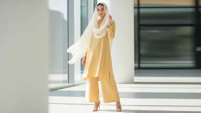Ilustrasi Model Baju Wanita Warna Yellow Butter Tren Lebaran 2026/Gemini AI