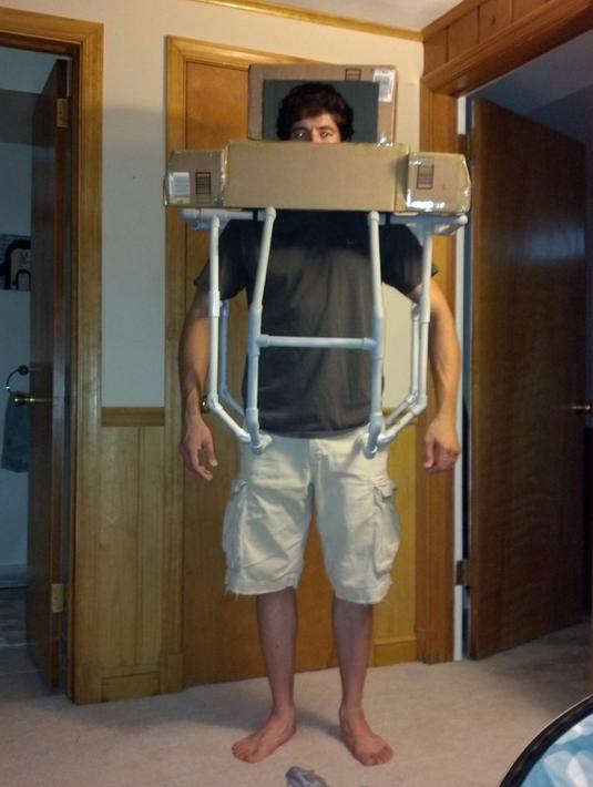 Ryan saat mengenakan rancangan kostum halloween yang belum sempurna (Imgur.com)