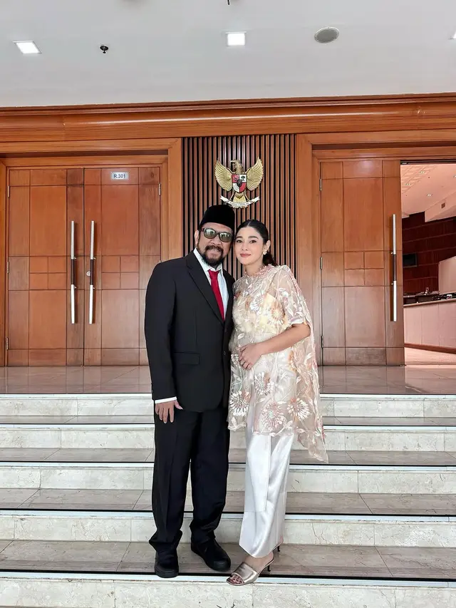 Potret Naysila Mirdad Dampingi sang Ayah saat Dilantik (credit: instagram/naymirdad)
