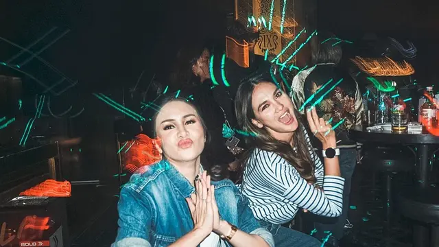 6 Potret Kompak Momo Geisha dan Luna Maya, Akui Sempat Tak Saling Tegur Sapa