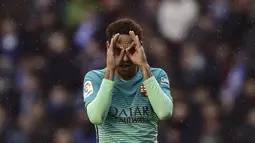 Bintang FC Barcelona, Neymar Jr. mencetak satu gol saat timnya menang telak 6-0 atas Deportivo Alaves pada lanjutan La Liga Spanyol di Mendizorroza stadium, Vitoria, (11/2/2017). (AP/Alvaro Barrientos)