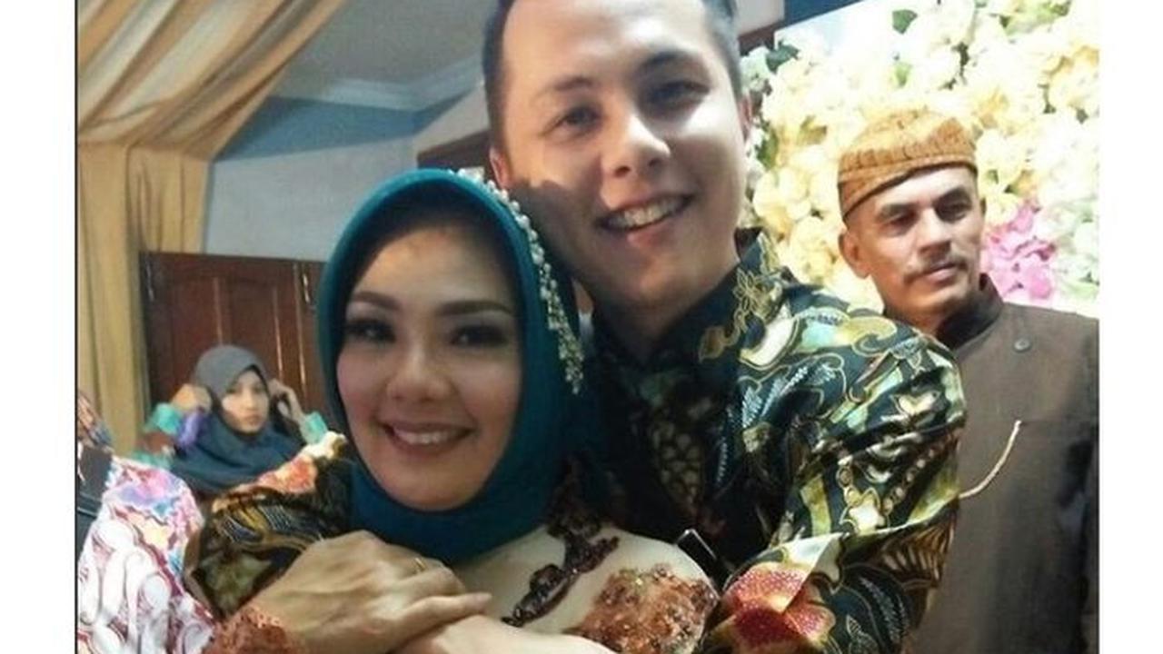 Jarang Tersorot, Ini 6 Potret Kebersamaan Andhika Pratama dan Ibunda