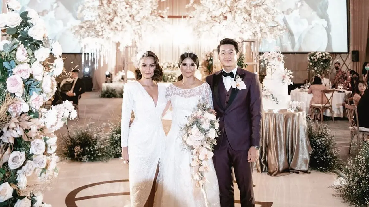 7 Gaya Agnez Mo Kondangan di Pernikahan Greysia Polii Ini Curi Perhatian