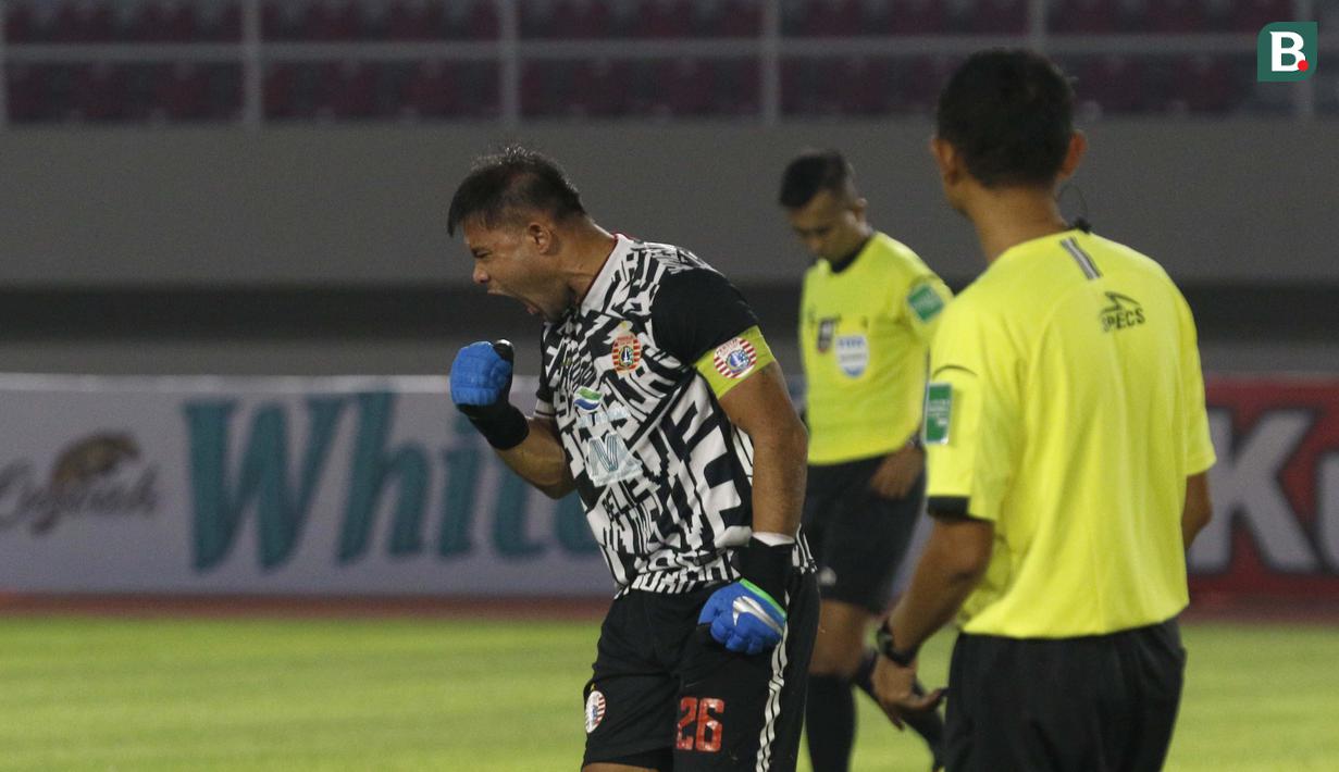 Sosok satu ini tidak tergantikan dalam mengawal gawang Macan Kemayoran. Andritany adalah pemain penting di bawah mistar sekaligus kapten tim buat Persija Jakarta. Penampilannya sudah tidak diragukan lagi. (Foto: Bola.com/Ikhwan Yanuar)