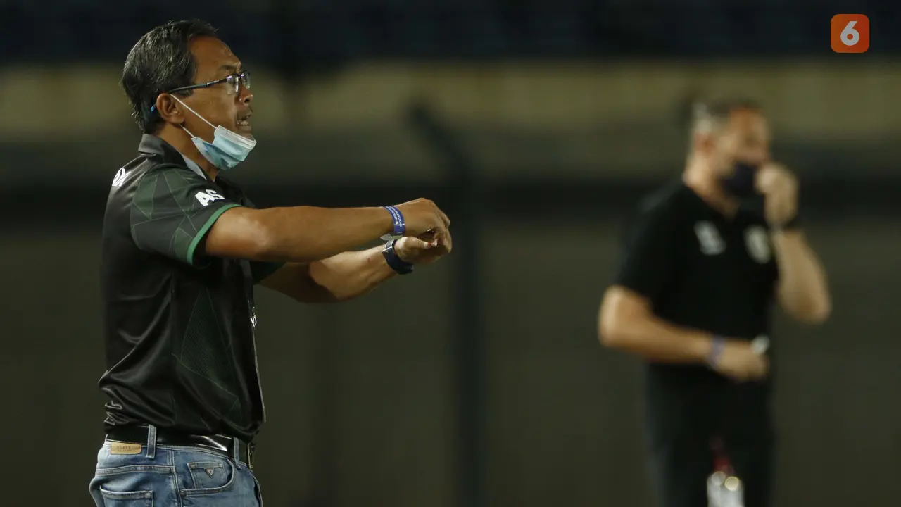 Pelatih Persebaya Surabaya Aji Santoso