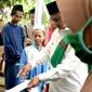 Wakil Gubernur Jawa Barat Uu Ruzhanul Ulum berdialog dengan warga di Pesantren Miftahul Huda Desa Sukarapih, Kecamatan Tambelang, Kabupaten Bekasi, Selasa (12/4/2022).