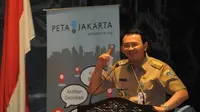 Gubernur DKI Jakarta Basuki Tjahaja Purnama menjelaskan Program aplikasi PetaJakarta.org sebagai upaya untuk penanggulangan Banjir, Jakarta, Selasa (2/12/2014). (Liputan6.com/Herman Zakharia)