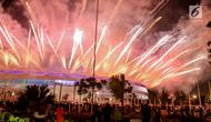 Suasana diluar stadion saat penutupan SEA Games 2017 di Stadion Bukit Jalil, Malaysia, Rabu (30/8). Pesta olahraga negara-negara di Asia Tenggara resmi ditutup dan SEA Games selanjutnya akan digelar di Filipina pada 2019. (Liputan6.com/Faizal Fanani)