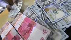 Keperkasaan dolar Amerika Serikat (AS) kembali menjadi hantaman besar yang membuat nilai tukar rupiah babak belur.