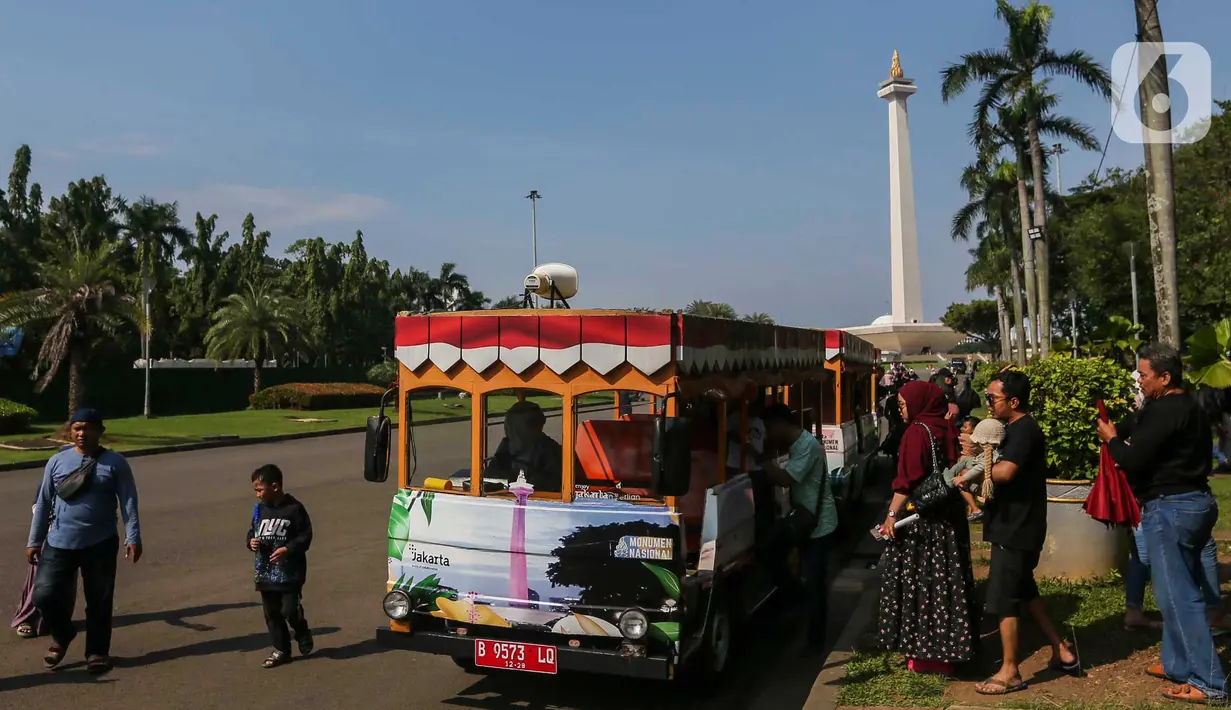 Libur panjang peringatan Isra Miraj yang berhimpitan dengan perayaan Imlek 2024 dimanfaatkan warga Jakarta dan sekitarnya untuk berlibur di kawasan tersebut. (Liputan6.com/Angga Yuniar)
