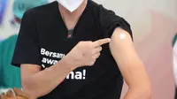 Gubernur Jateng Jadi Orang Pertama yang Disuntik Vaksin di Jateng