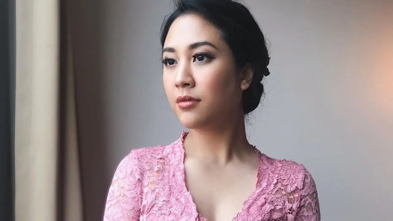 Potret Sherina Munaf Kondangan Pakai Kebaya