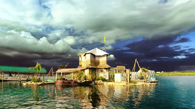 Keren, Pria Ini Buat Pulau Terapung dari 150 Botol Plastik
