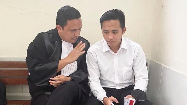 Richard Eliezer dan pengacaranya, Ronny Talapessy, SH, MH. (Foto: Dok. Instagram @ronnytalapessy)