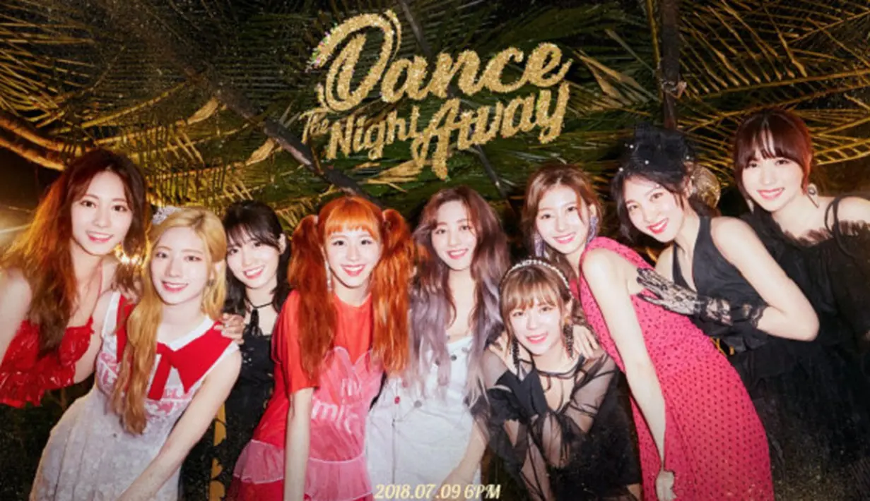 Seperti diketahui pada album Dance The Night Away, TWICE memilih konsep pesta musim panas di pantai. Tampaknya konsep ini dianggap mirip dengan konsep lagu SNSD yang berjudul Party. (Foto: allkpop.com)