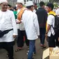 Pihak Masjid Istiqlal, Jakarta Pusat menyiapkan sarapan gratis bagi para demonstran 