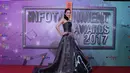 Sandra Dewi dan Harvey Moeis yang melangsungkan pernikahan di Disney Land, Jepang, mendapat penghargaan di ajang Infotainment Awards 2017. Tak hanya doa, Sandra juga berterima kasih kepada suaminya. (Adrian Putra/Bintang.com)
