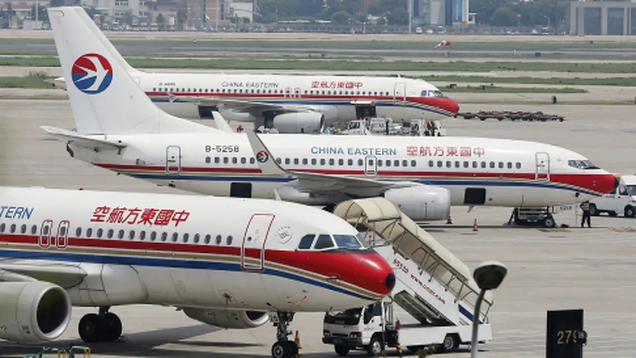 Petugas Menara Bandara Tertidur, Pesawat Berputar-putar 12 Menit