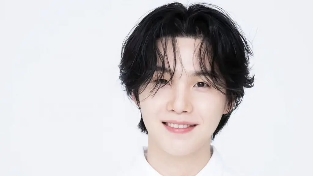 Suga BTS jadi brand ambassador Valentino. [@agustd]