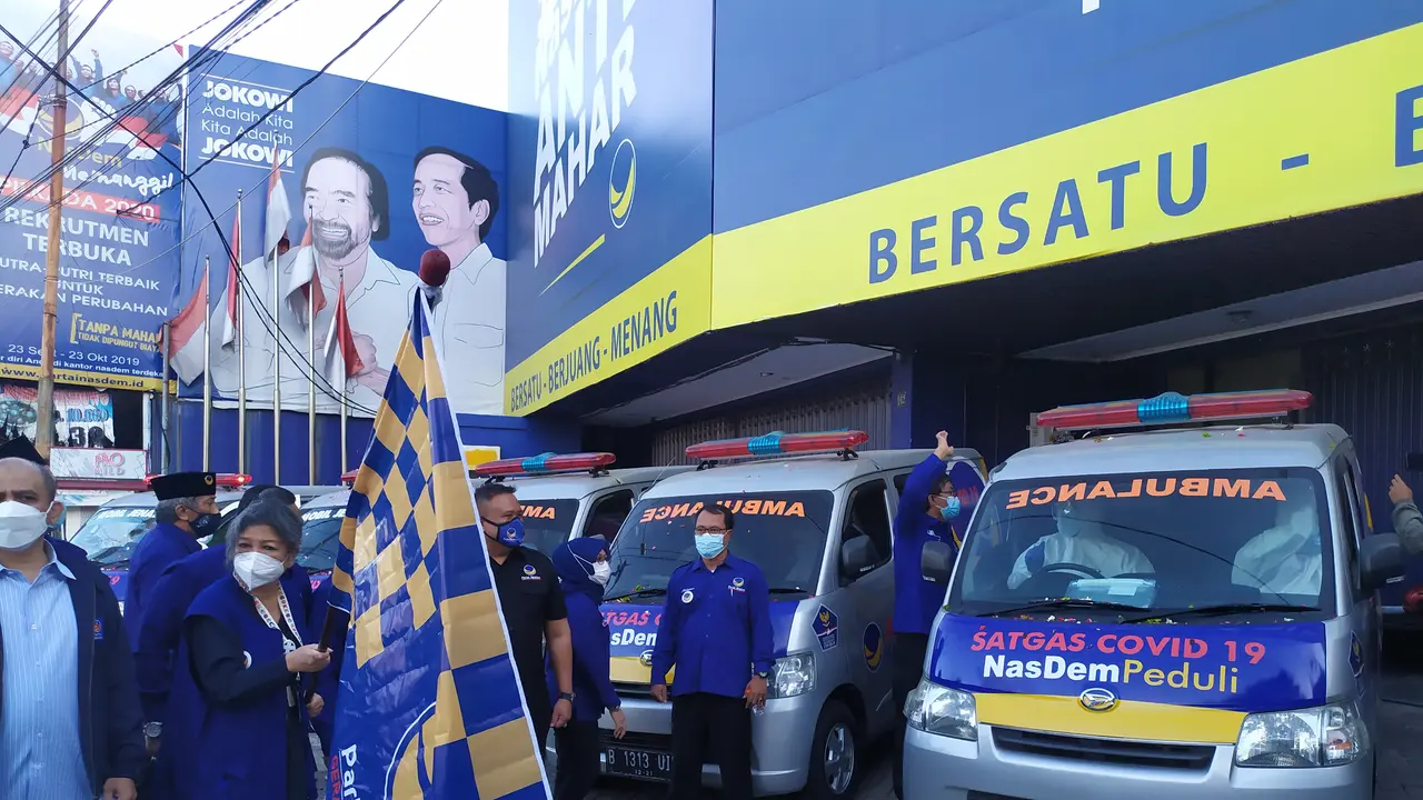 Nasdem Jatim luncurkan ambulans untuk pasien Covid-19. (Dian Kurniawan/Liputan6.com)