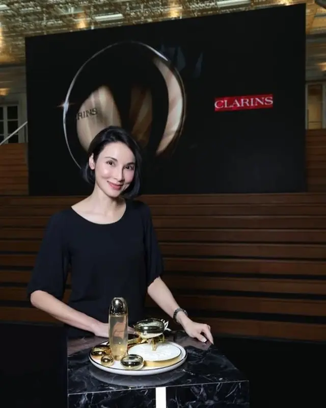 7 Potret terbaru Ye Sha, orang ketiga di antara Daoming Si dan Sanchai, awet muda di usia 50