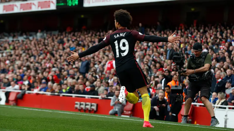 Leroy Sane membuka keunggulan Manchester City atas Arsenal, Minggu (2/4/2017). Sayang The Citizens gagal membawa pulang kemenangan. 