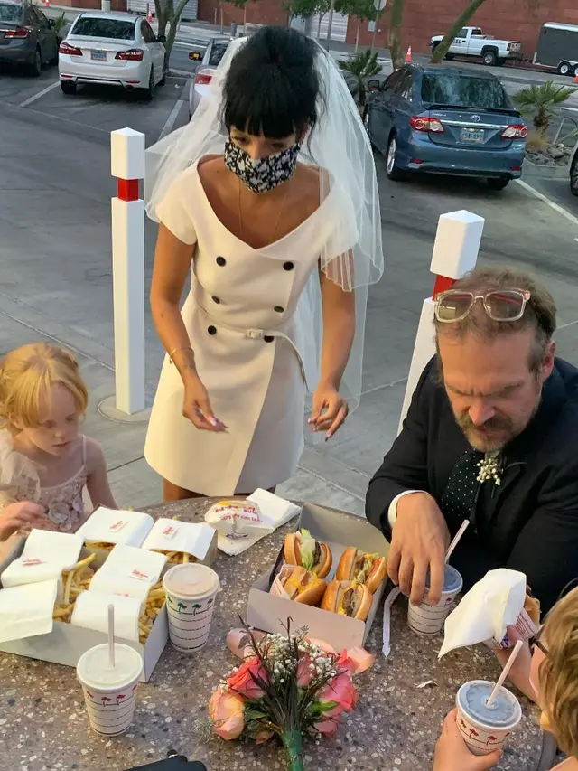Pernikahan Lily Allen - David Harbour. (Instagram/ dkharbour)