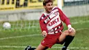 Karir Stefan Kuntz berlangsung dari 1983 sampai 1999, ia membuat 449 penampilan dan mencetak 179 gol di Bundesliga. Ia bermain untuk VfL Bochum, Bayer 05 Uerdingen, FC Kaiserslautern dan Arminia Bielefeld (Google.com)