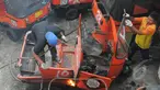 Pemerintah Provinsi  DKI Jakarta meremajakan 7000 unit Bajaj dua tak yang selama ini menggunakan bahan bakar Premium. Bajaj itu dimusnahkan dan diganti Bajaj biru berbahan bakar gas (BBG), Jakarta, Rabu (4/3/2015). (Liputan6.com/Herman Zakharia)