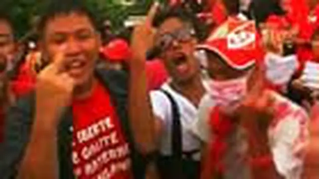 Kaos Merah Gelar Protes Simbolis