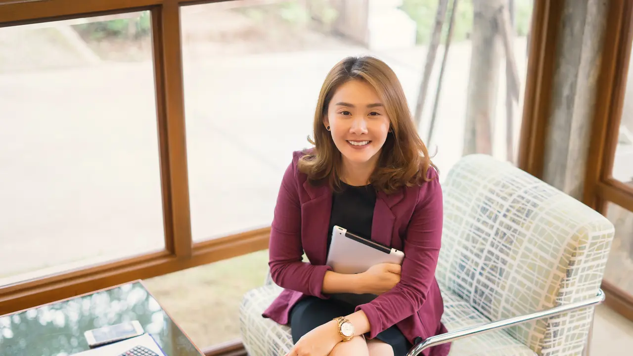 Perempuan lebih bahagia di kantor