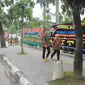 Papan bunga berjejer di depan Kantor Gubernur Sumatera Utara berisi ucapan SImpati pada Tengku erry (Liputan6.com/Reza Efendi)