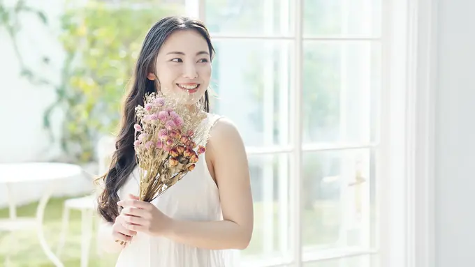 perempuan dan menghadirkan rasa bahagia