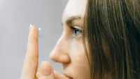 Menggunakan Softlens Saat Sedang Berpuasa, Apakah Bisa Membatalkan?