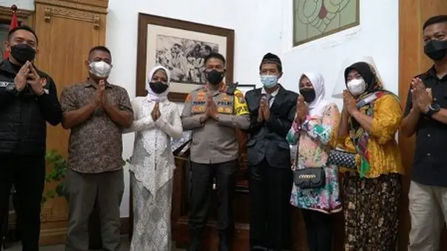 Pernikahan tahanan Mapolrestabes Surabaya. (Foto: Dok. Polda Jatim/Liputan6.com)